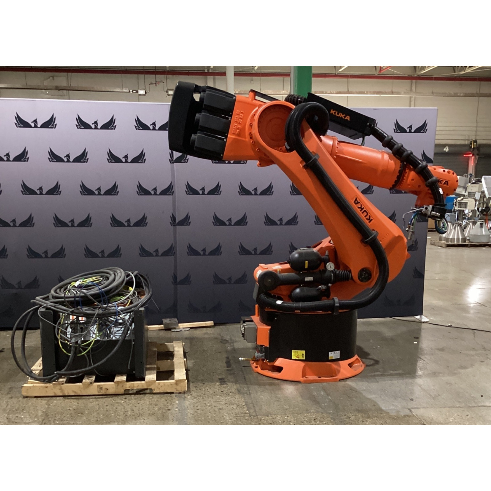 KUKA KR 420 R3330/FLR w/ KRC4 Controls USED