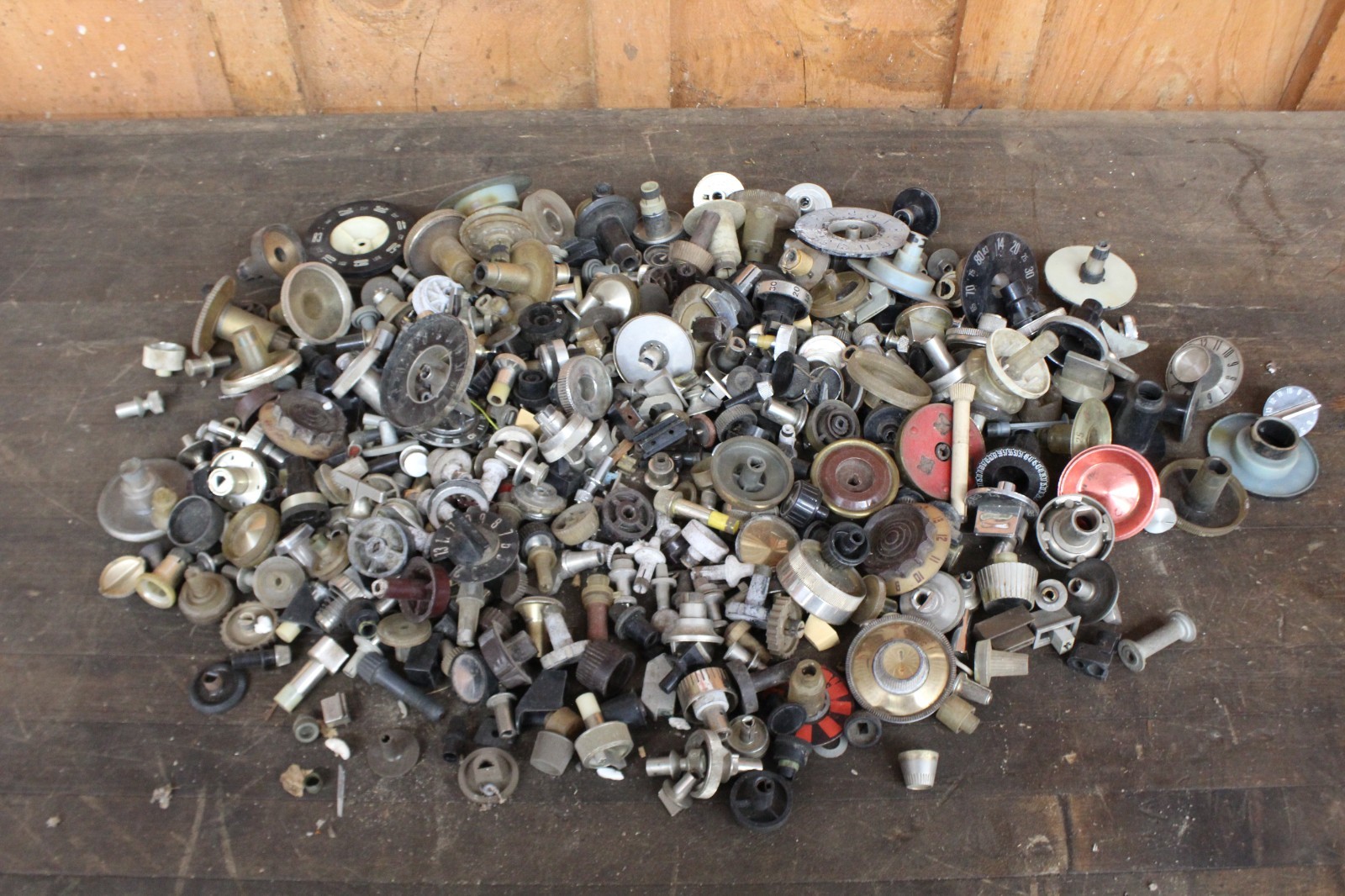 HUGE LOT of 375+ Vintage Radio / TV / Equipment Knobs Used