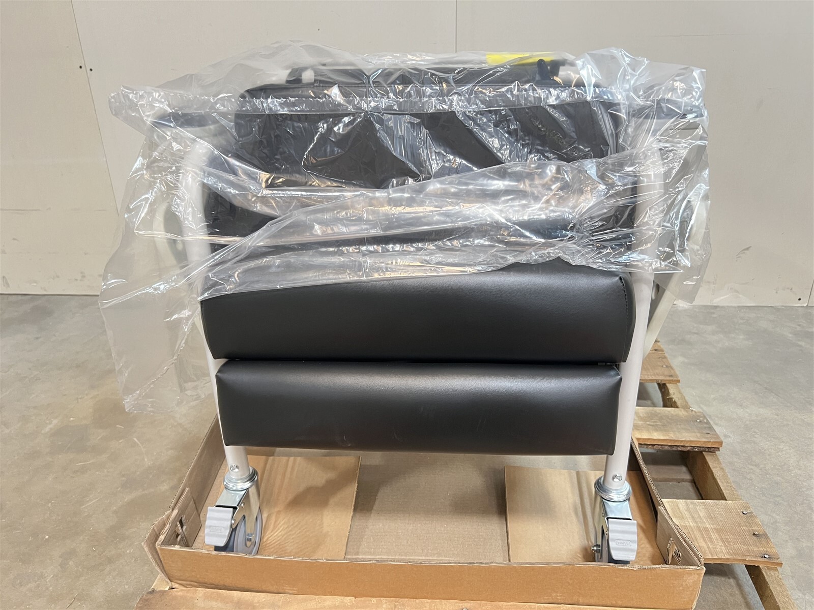 NEW UNUSED Winco 6531 Care Cliner Medical Geriatric Chair