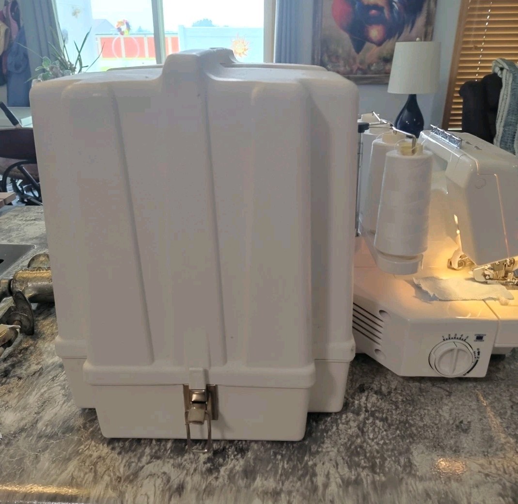 White Speedylock Serger Machine 1634/ Includes Carrying Case