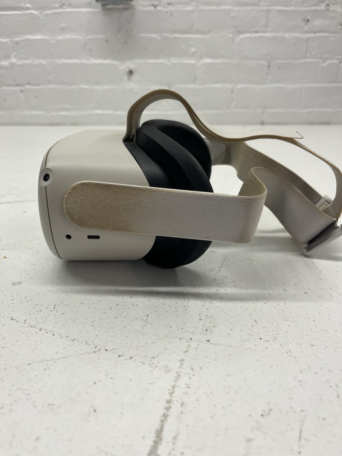 Oculus Meta Quest 2 Virtual Reality Headset Headset Only
