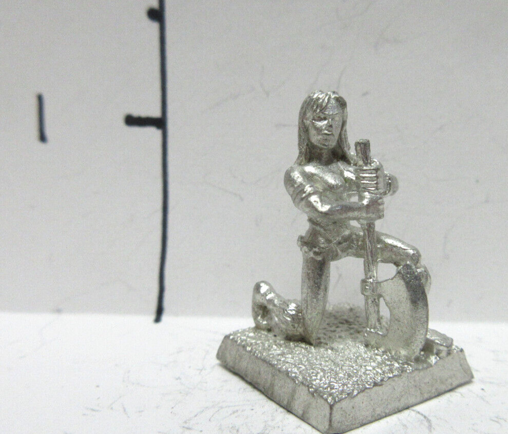 D&D AD&D  Kneeling Female with Axe
