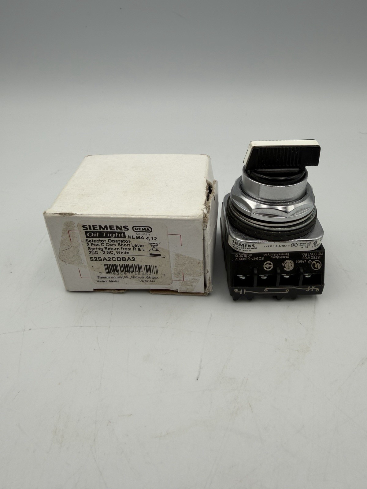 Siemens 52SA2CDBA2 Selector Switch 3 Position 2NO 2NC Oil Tight New