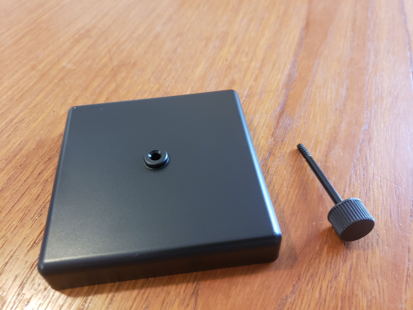 New Concept 2 Battery Door Battery Cover w/ Thumbscrew for concept2 PM5 monitor