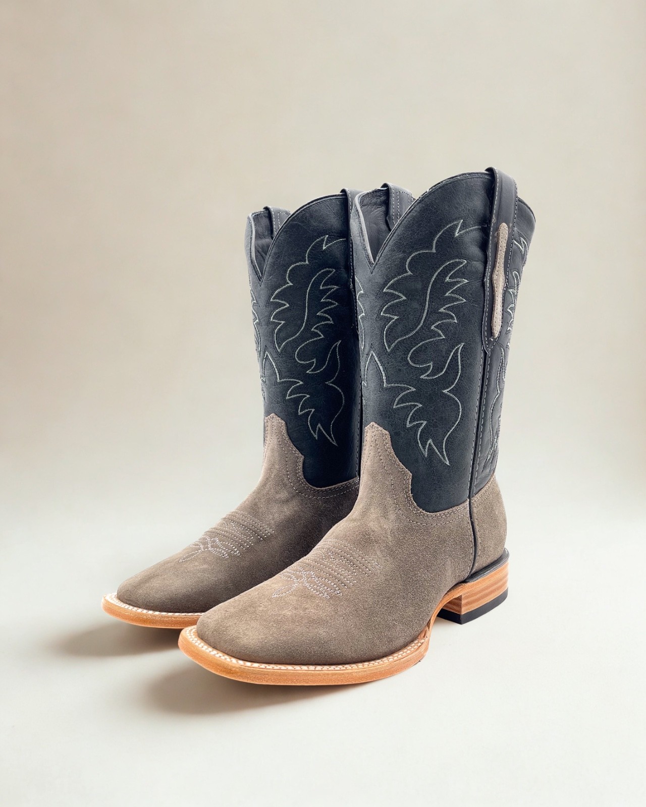 MEN'S ROUGHOUT COWBOY BOOTS GRAY SQUARE TOE WESTERN BOOT  SUEDE GAMUZA NEGRO