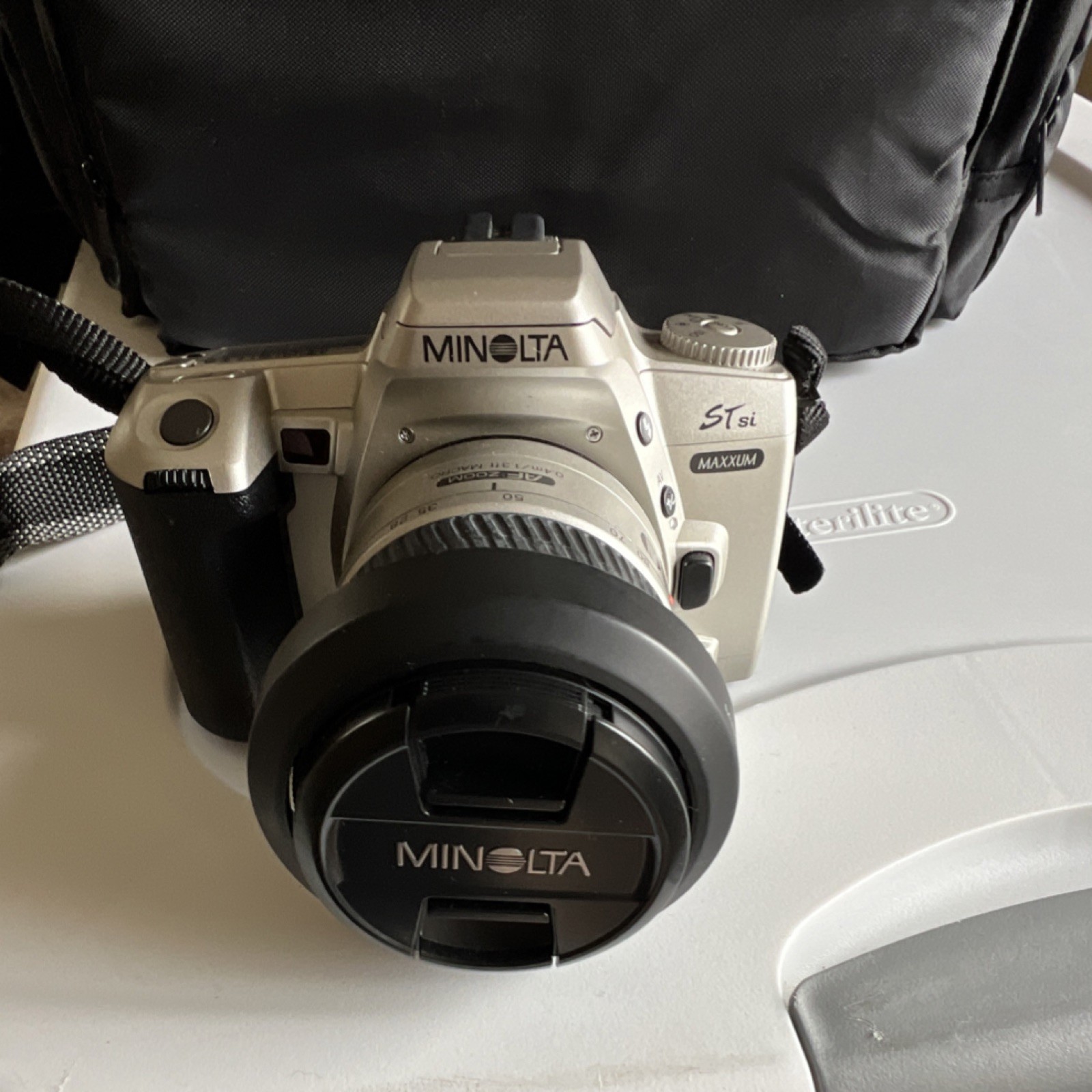 Minolta Dynax 404si Maxxum stsi Camera