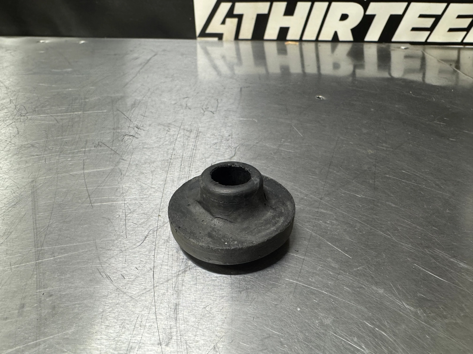 04-06 PONTIAC GTO RADIATOR RUBBER HOLD DOWN DONUT #K60