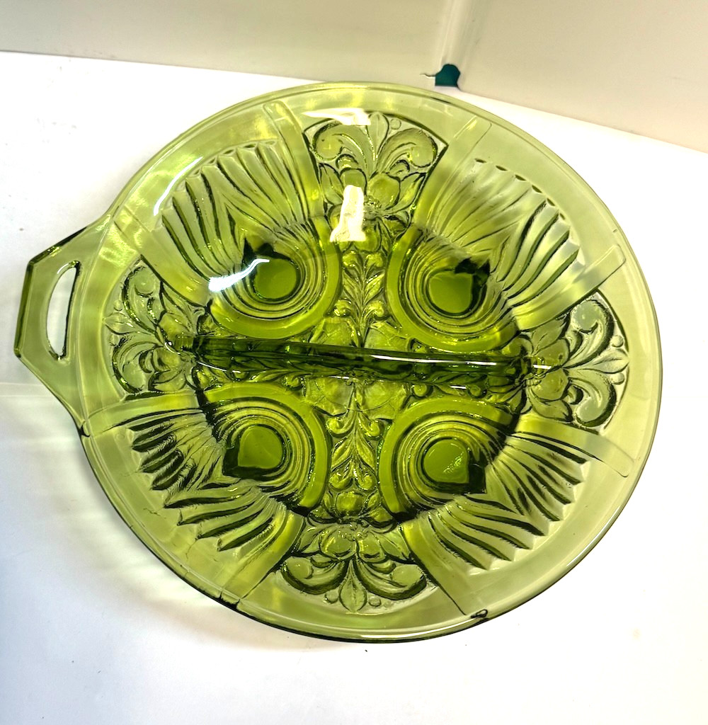 INDIANA GLASS GREEN ONE HANDLED 2 PART RELISH DISH 8" EXCELLENT