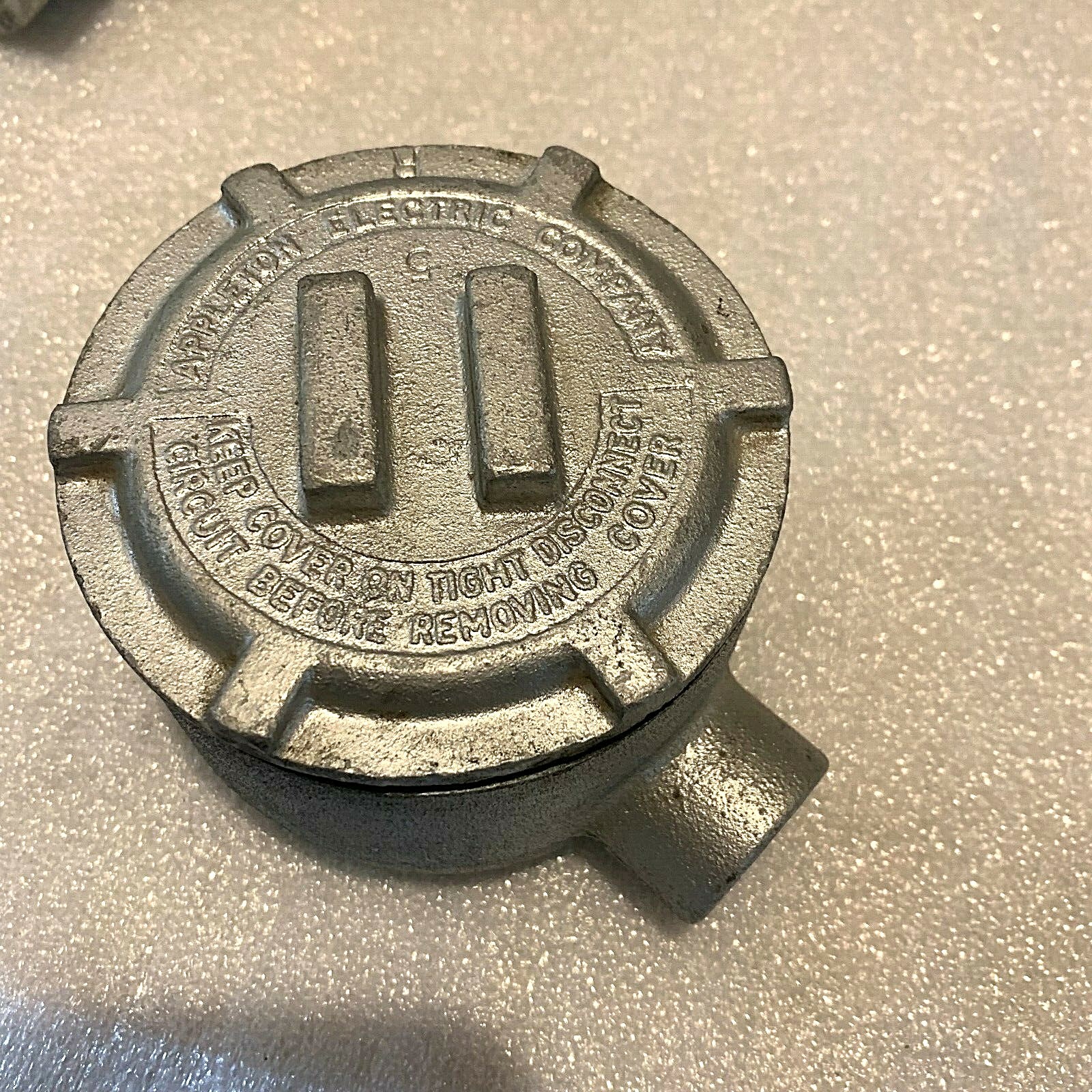 APPLETON ELECTRIC GRE75, GR Conduit Outlet Box, 3/4 Hub , Cast Iron explosion Pr