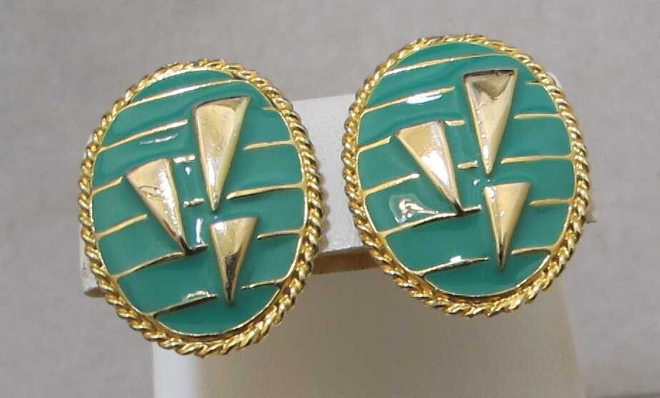 Vtg Mid-Century Modern Turquoise Green  Enamel GoldTone Oval Clip Earrings 1-3/8