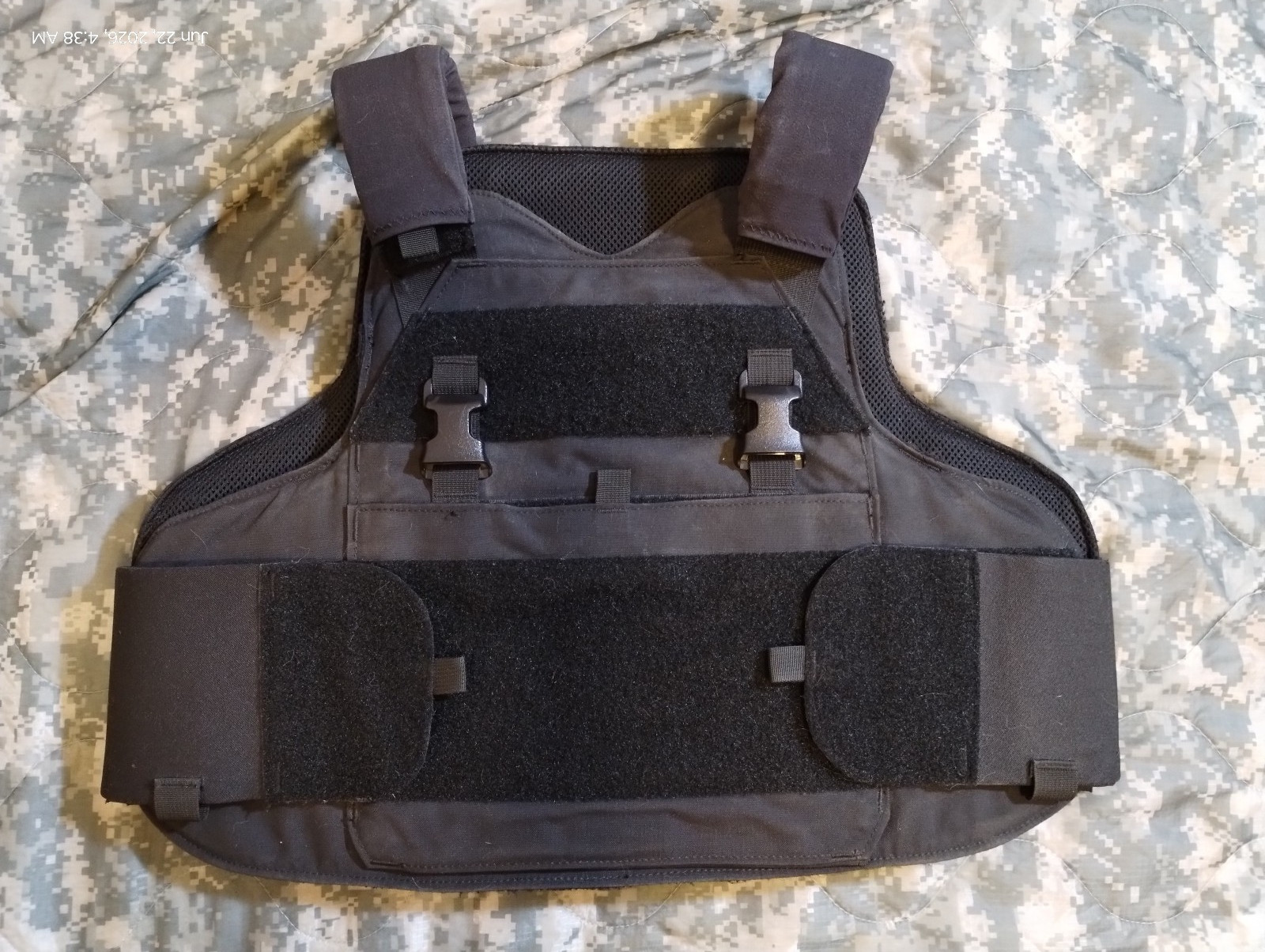 Velocity Mayflower LPAC Plate Carrier w/Soft Armor, Medium, Black, VGC