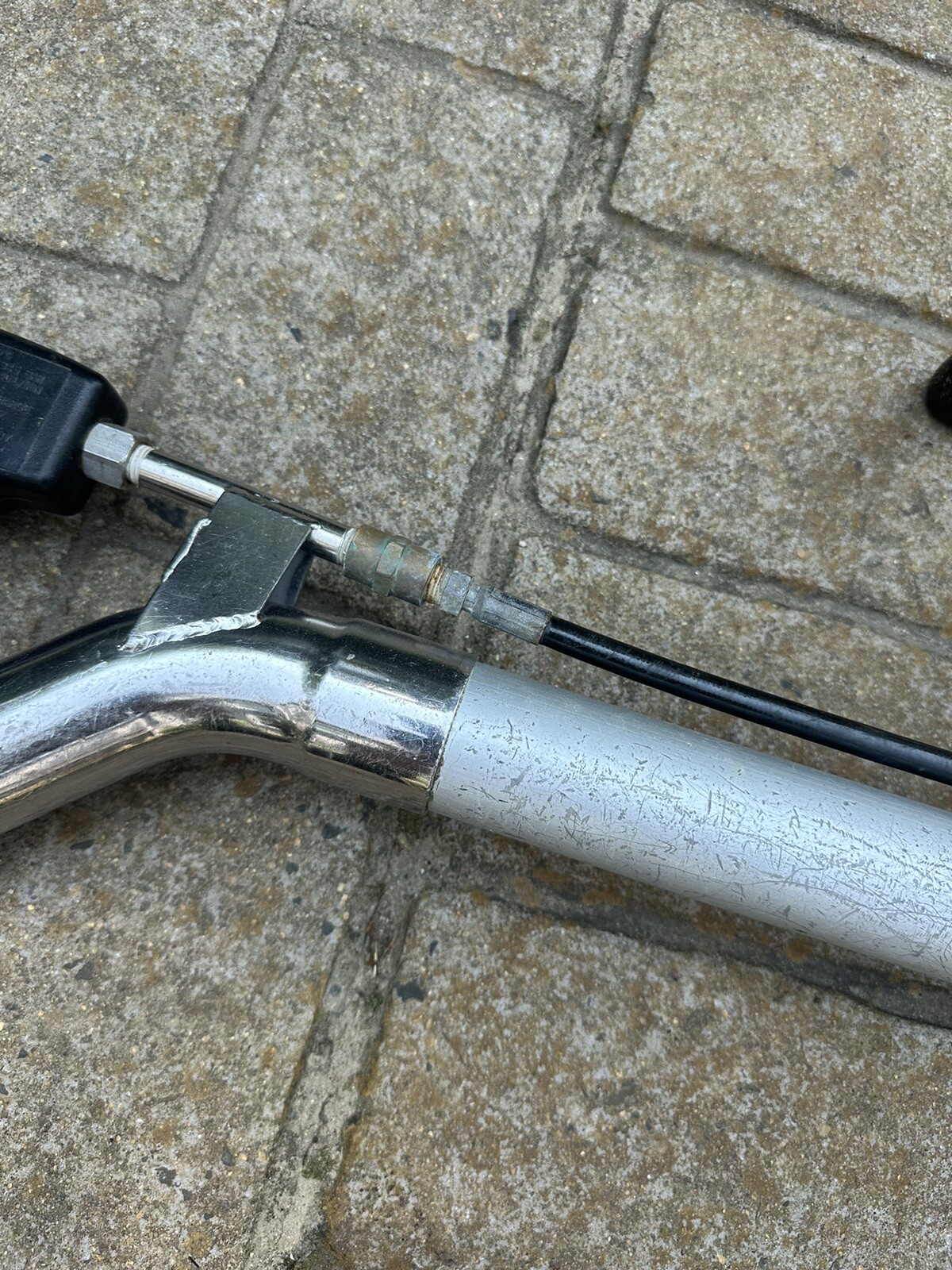 TILE, CARPET CLEANING, HARD SURFACE, & WATER RETRACTION WAND CRACKED HEAD