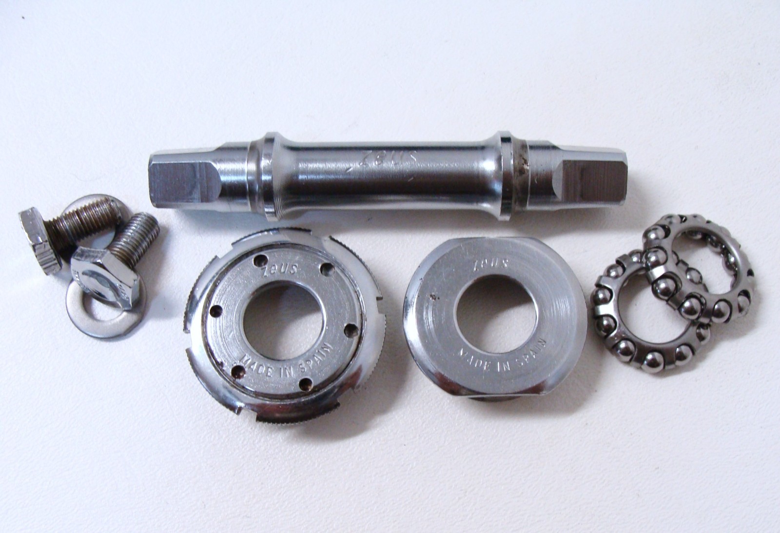 ~ Vintage 1970s ZEUS Spain Bottom Bracket 109x55 French 35 x 1 109mm 68 ~