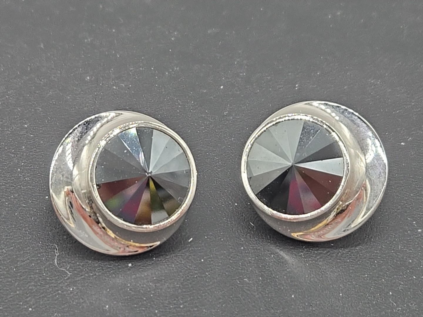 Vintage Sarah Coventry Faceted Hematite Silvertone Clip On Earrings SIGNED