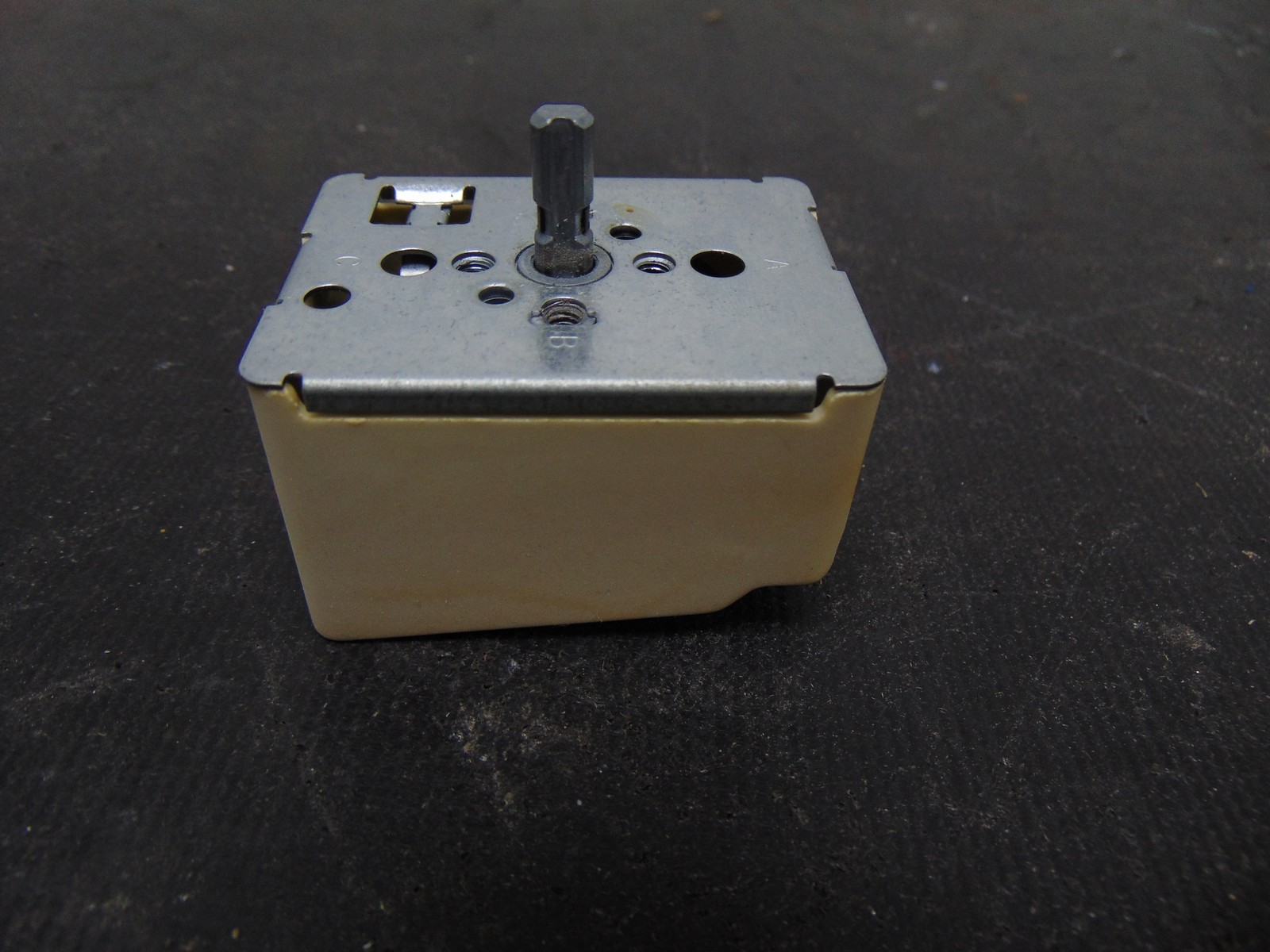 Whirlpool Range RF262LXSQ Surface Element Control Switch 3148951