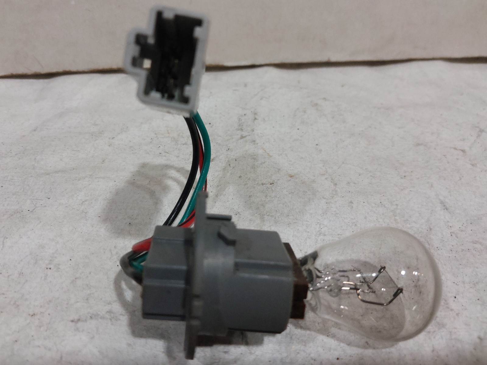 1998 to 2002 Honda Accord Coupe Center Tail Light Taillight Bulb & Socket