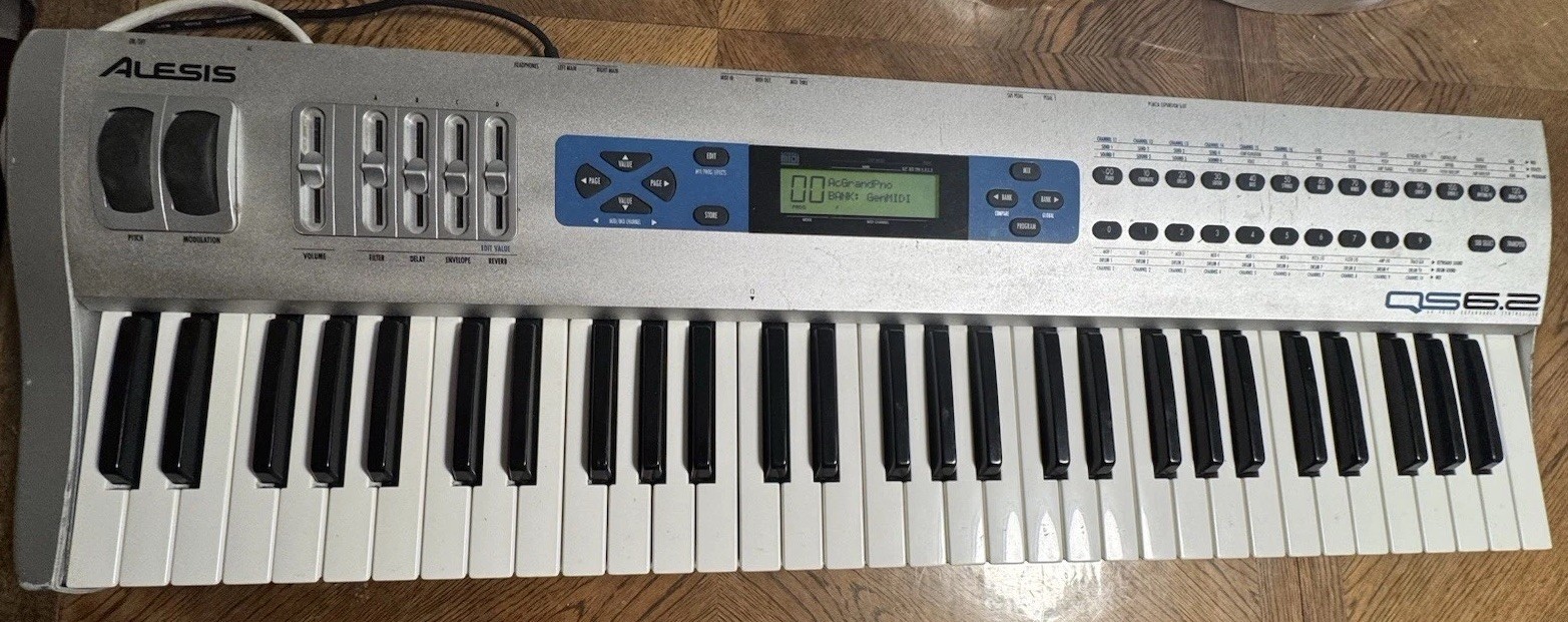 Alesis QS-6.2 Keyboard Synthesizer