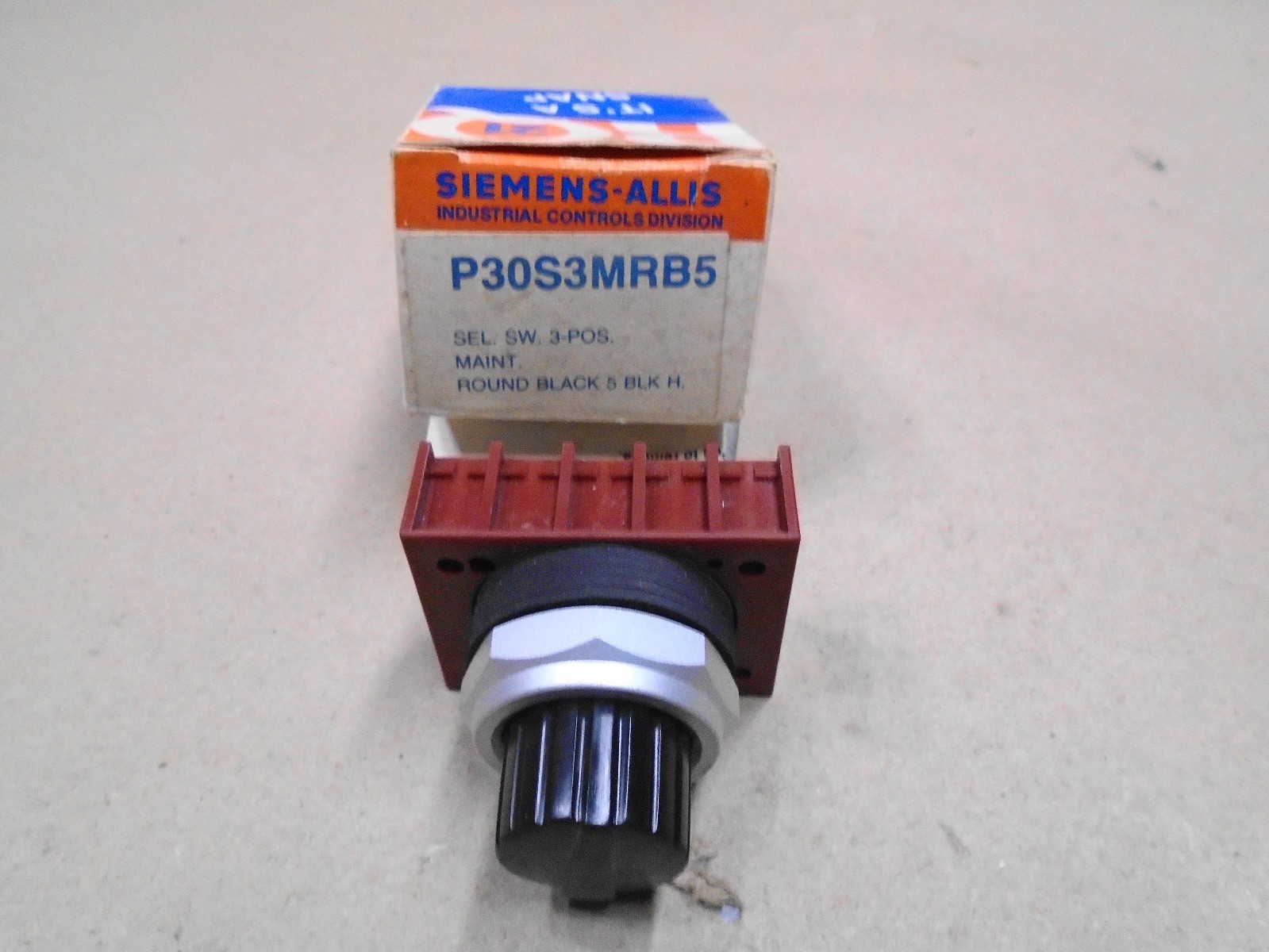 NEW Siemens P30S3MRB5 Selector Switch 3 Position Round Knob Black Class P30