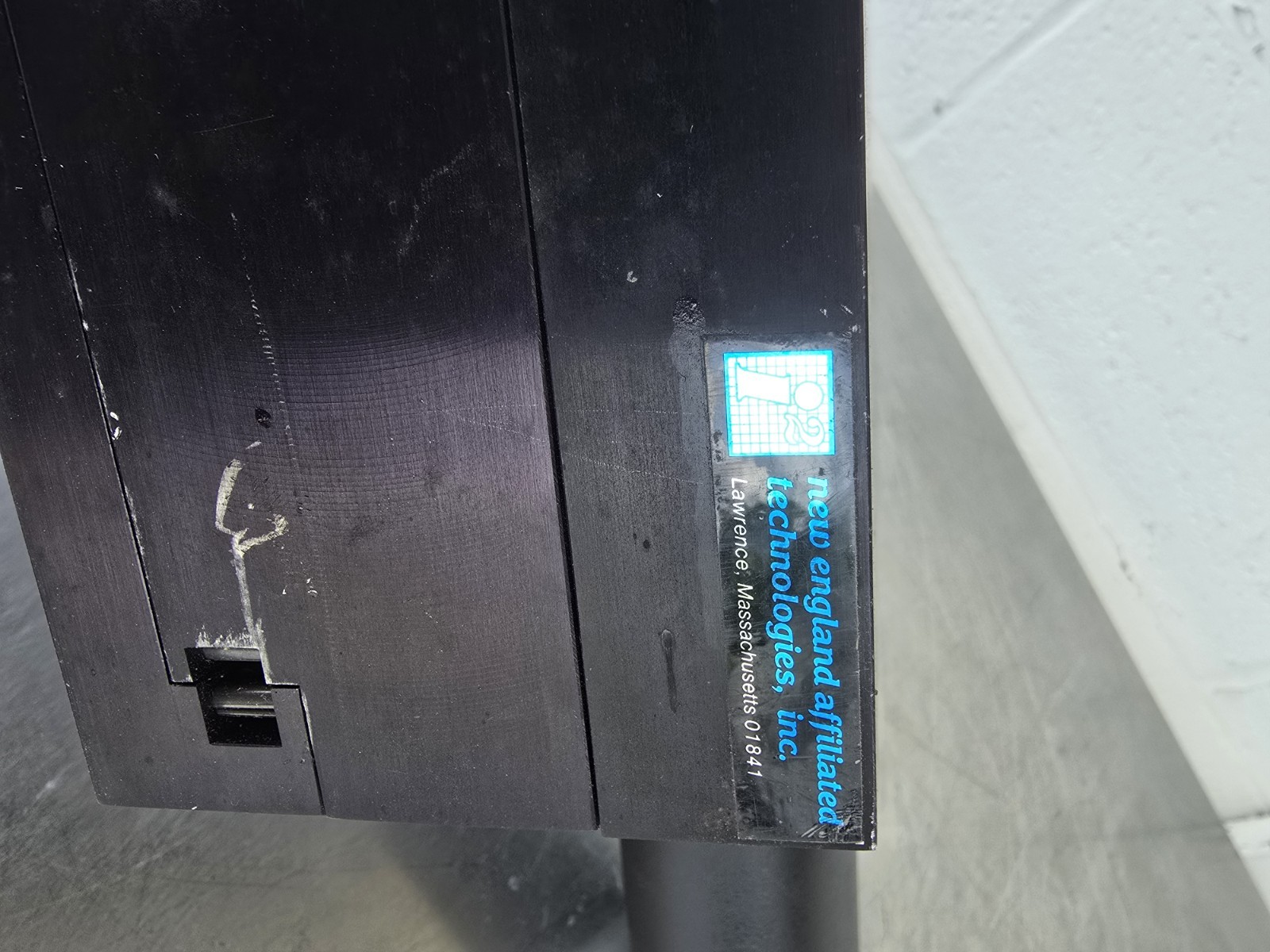 NEW ENGLAND TECHNOLOGIES I2 LINEAR STAGE POSITIONER AS-IS