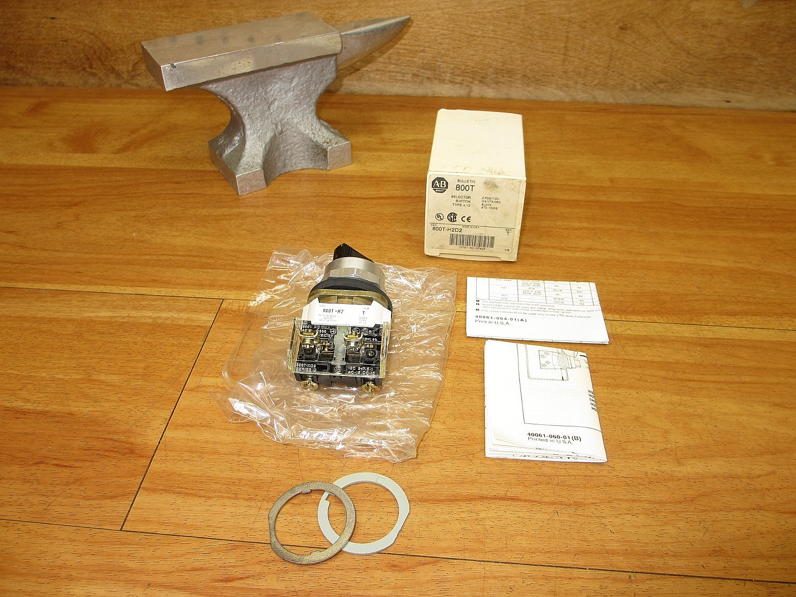 Allen Bradley 800T-H2D2 *NEW* Selector Switch Two Position