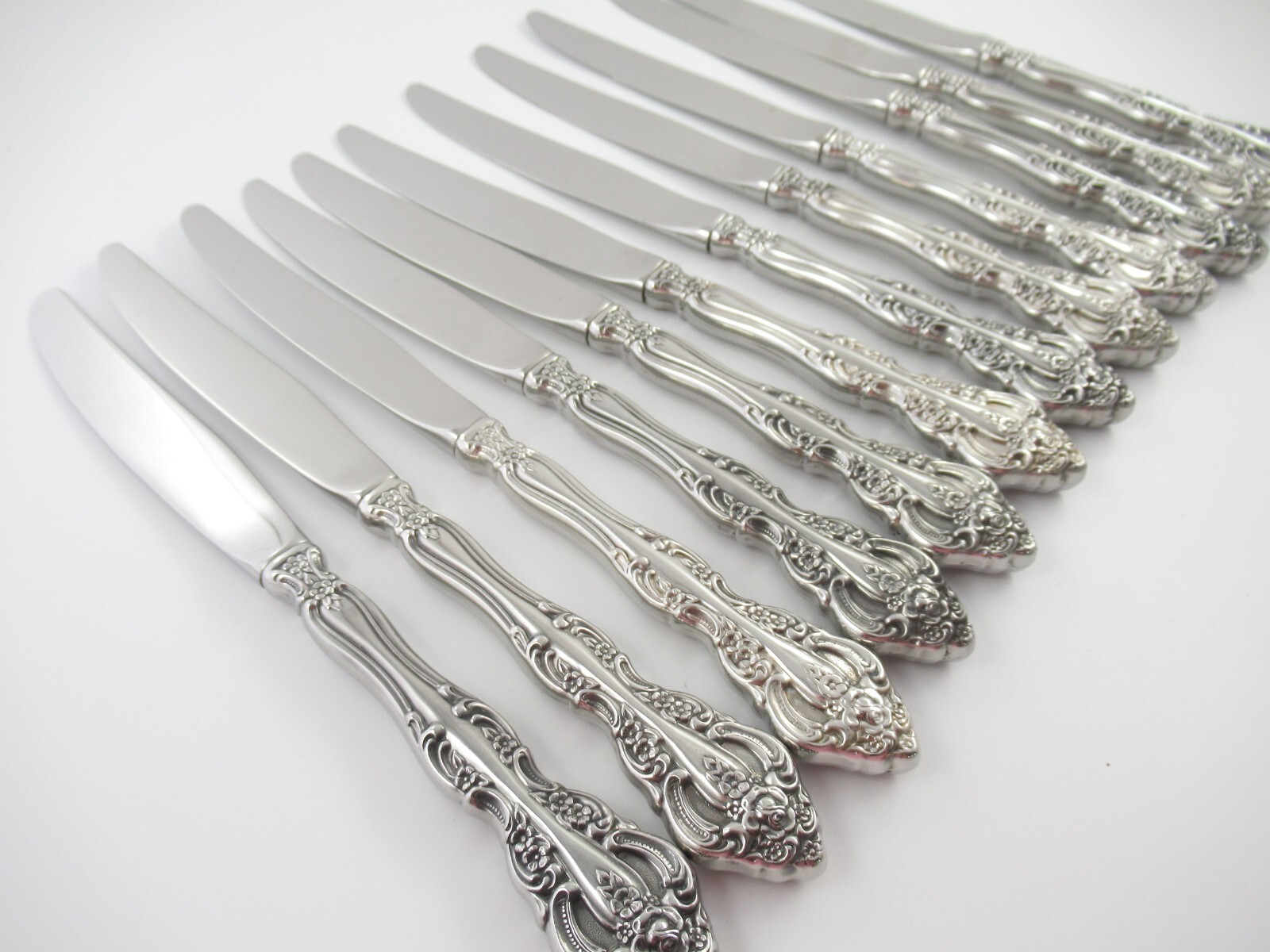 Oneida Heirloom MICHELANGELO 12 Dinner Knives Glossy Stainless Flatware