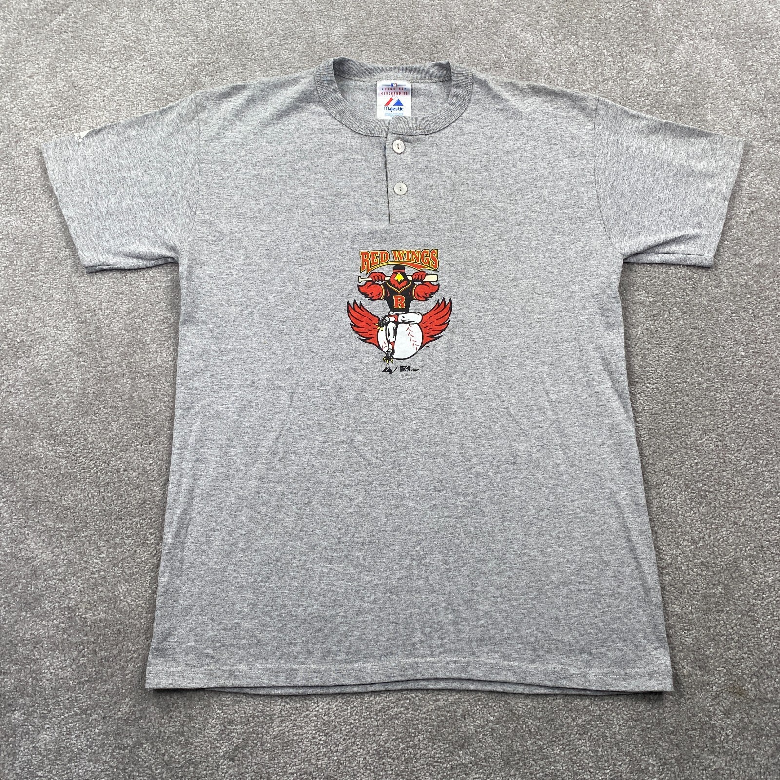 Red Wings MLB Henley Neck T-Shirt Majestic Men's Size XL Gray Short Sleeves