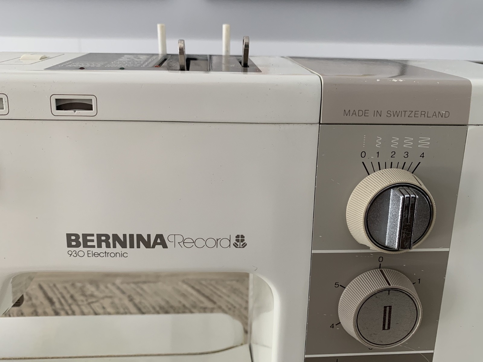 BERNINA 930 Record Electronic Sewing Machine w/ Case & Pedal WORKS, TESTED