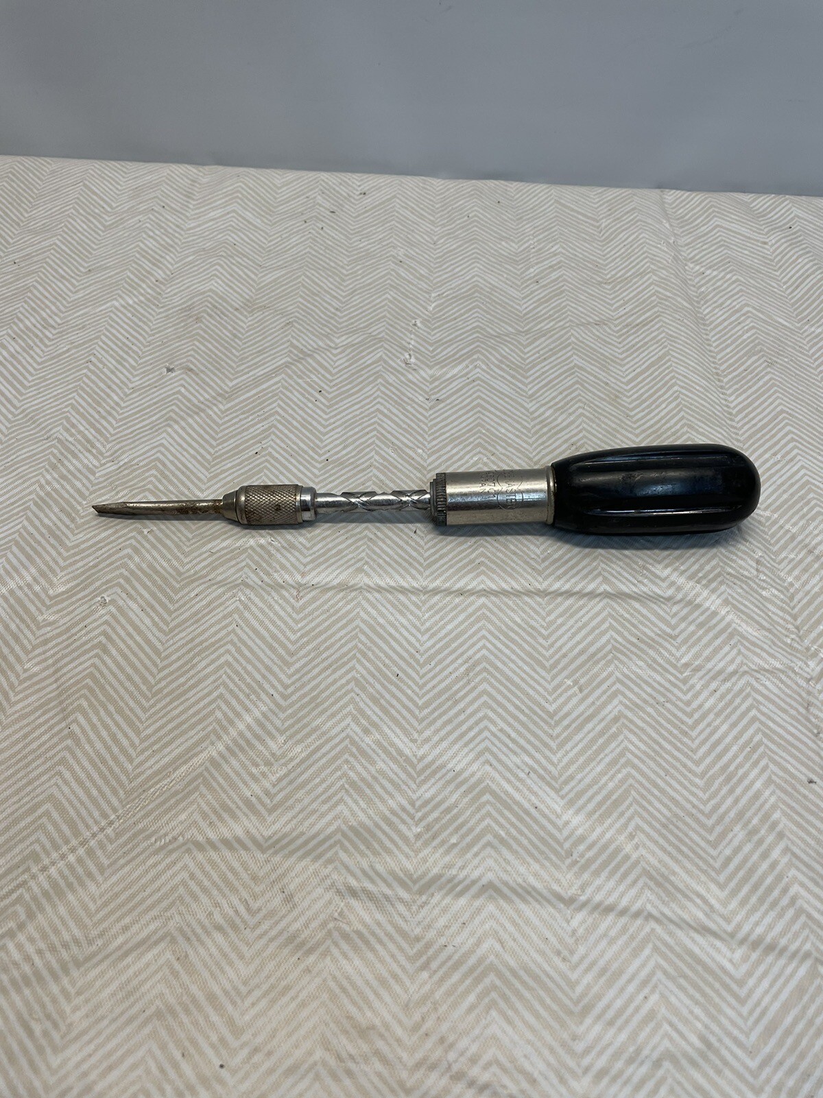 Vintage Ratcheting Screwdriver Globe Master 60701  ratchet works