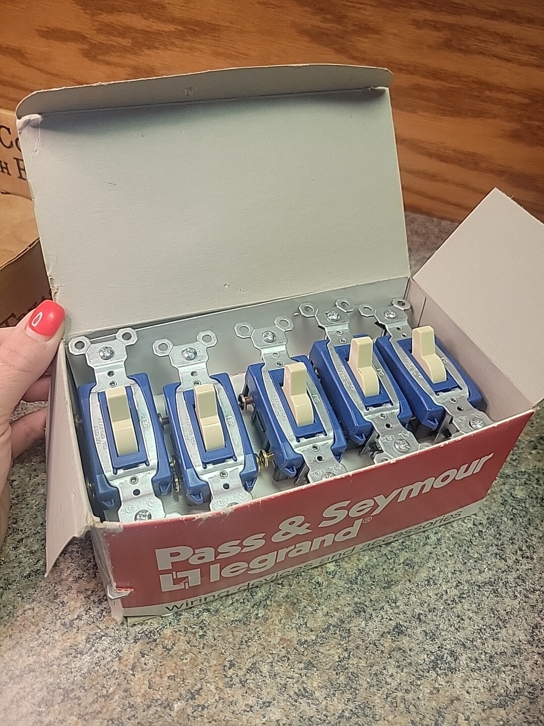 BOX OF 10 NEW LEGRAND CS15AC3-I 3-WAY SWITCH 15A 120/277VAC IVORY