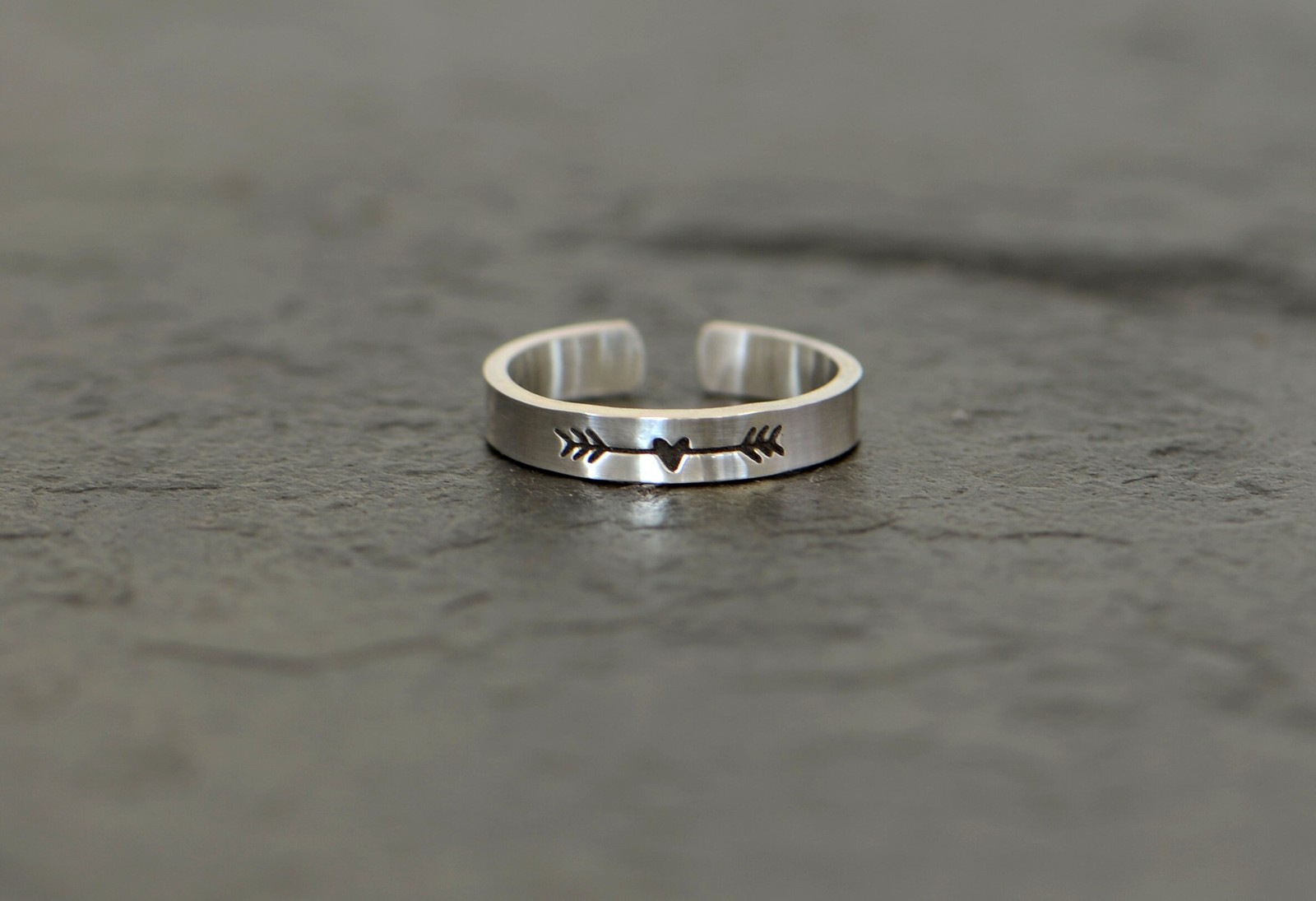 Silver heart and arrow toe ring - 4mm wide - pinky ring or midi ring
