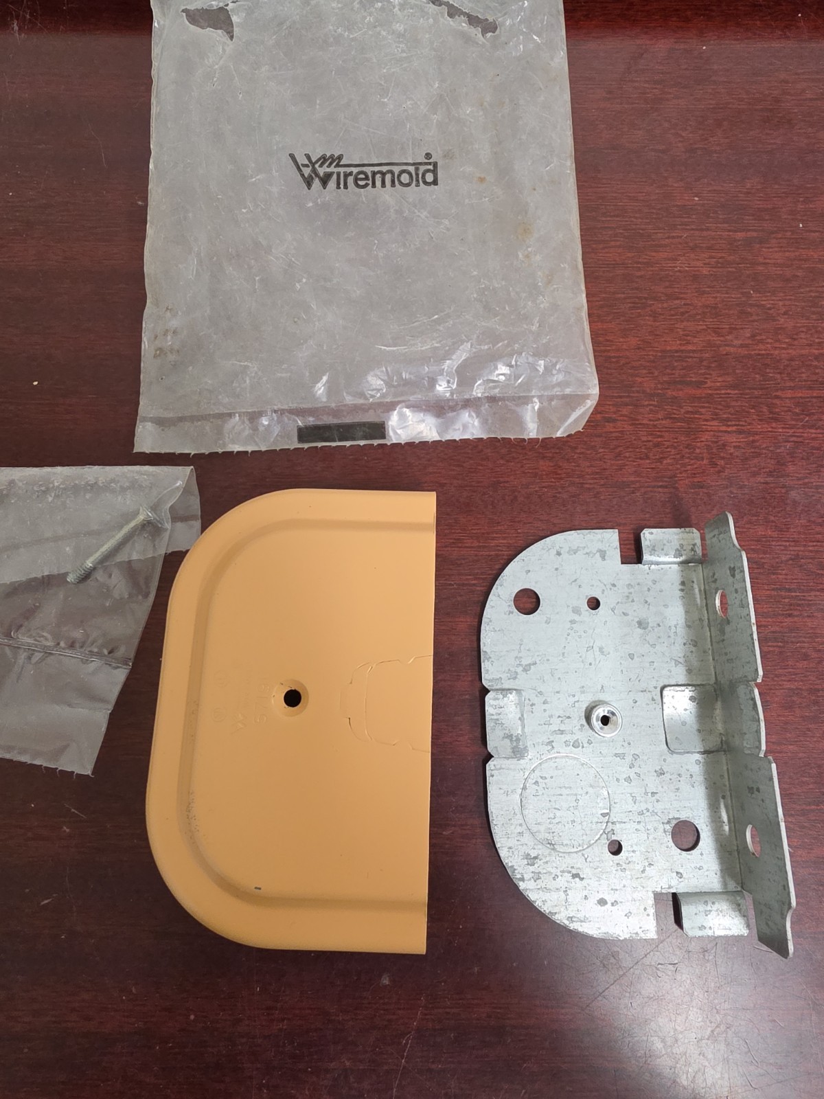 Wiremold 5719D Buff Corner Box. NOS
