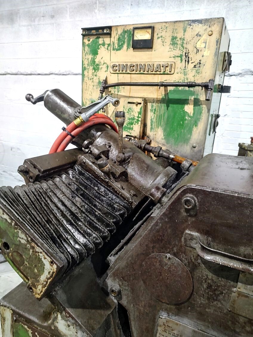 CINCINNATI #220-8 3" CENTERLESS GRINDER - "SEE VIDEO"
