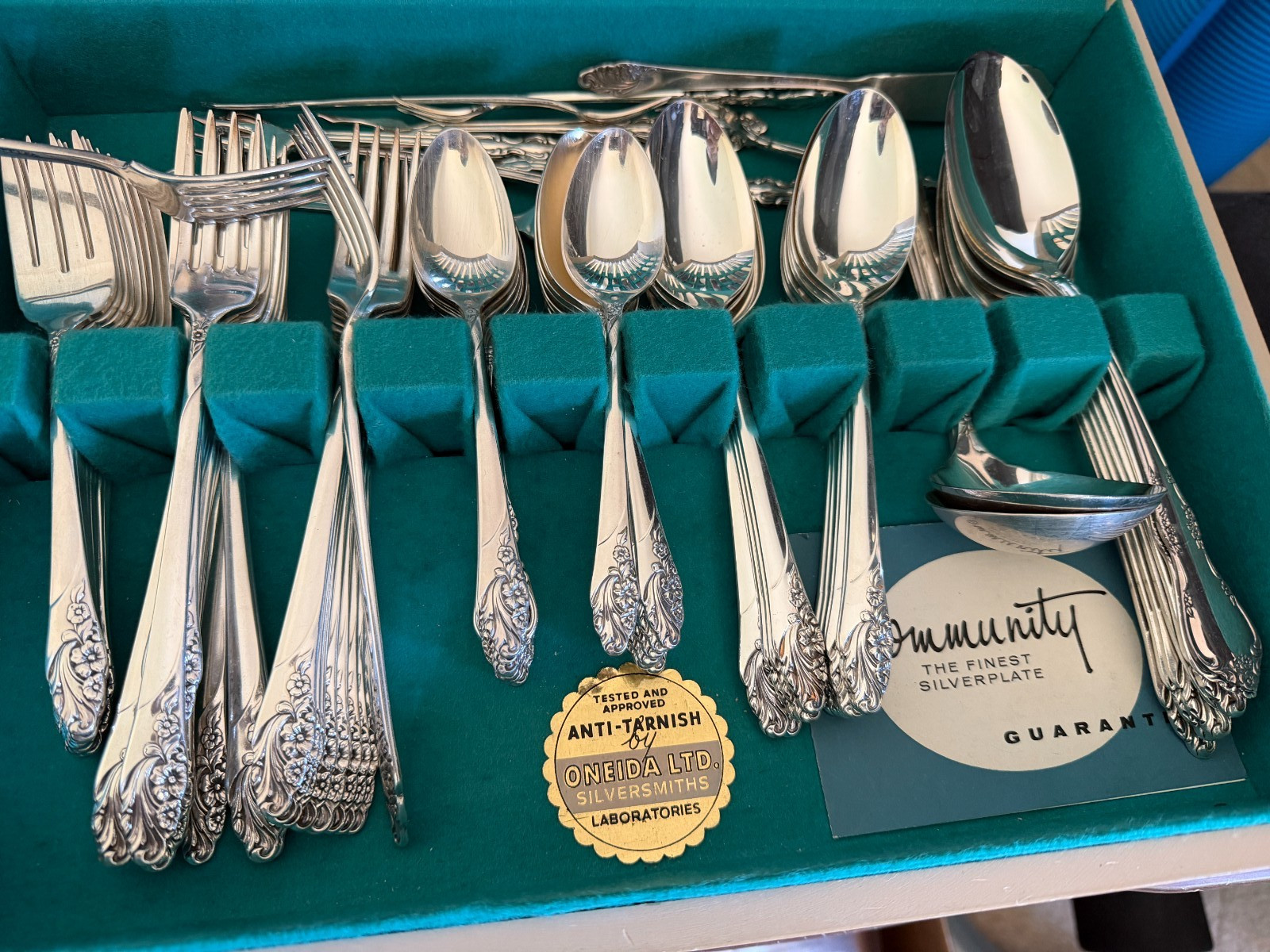 Oneida Community Silver Plate Flatware Set Service for 12 w/ Wood Chest
