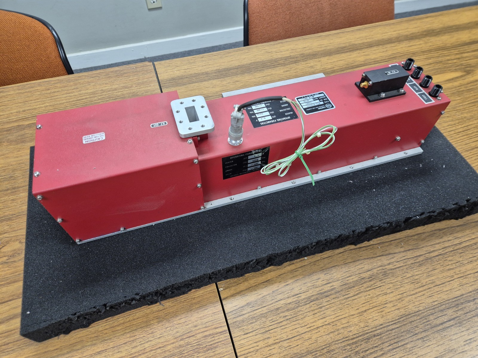 Varian/CPI VTX-6389-H5 X-Band 2.5kW CW Helix Traveling Wave Tube, 7.9-8.4GHz