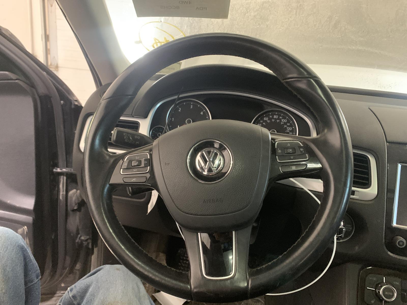 Used Floor Jack fits: 2013 Volkswagen Touareg Grade A