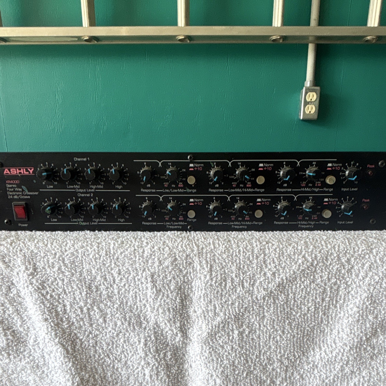 Ashly XR4000A Stereo 2-Channel 4-Way Rack Crossover 2U 24dB Oct 20-20kHz