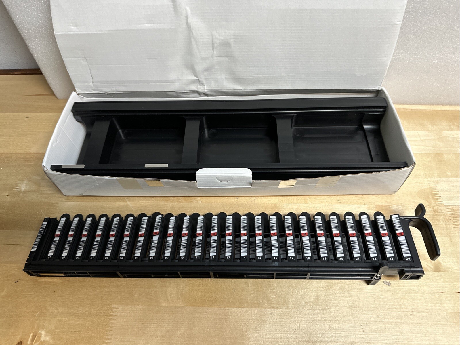 Qiagen Carrier Plate SMP Track Mat 9017660 PC-01 w/ 24 Place Tube Carrier SIC-01