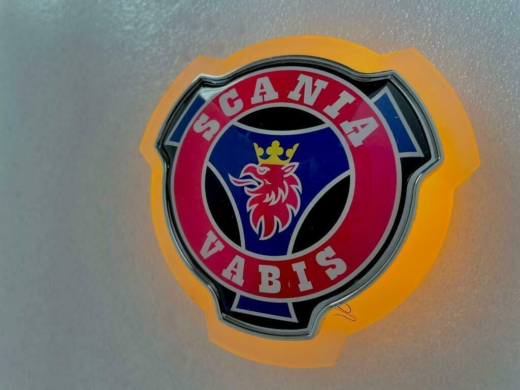 FOR SCANIA GRIFFIN FRONT GRILL EMBLEM BADGE YELLOW LED HEADLIGHT LIGHTING LAMP