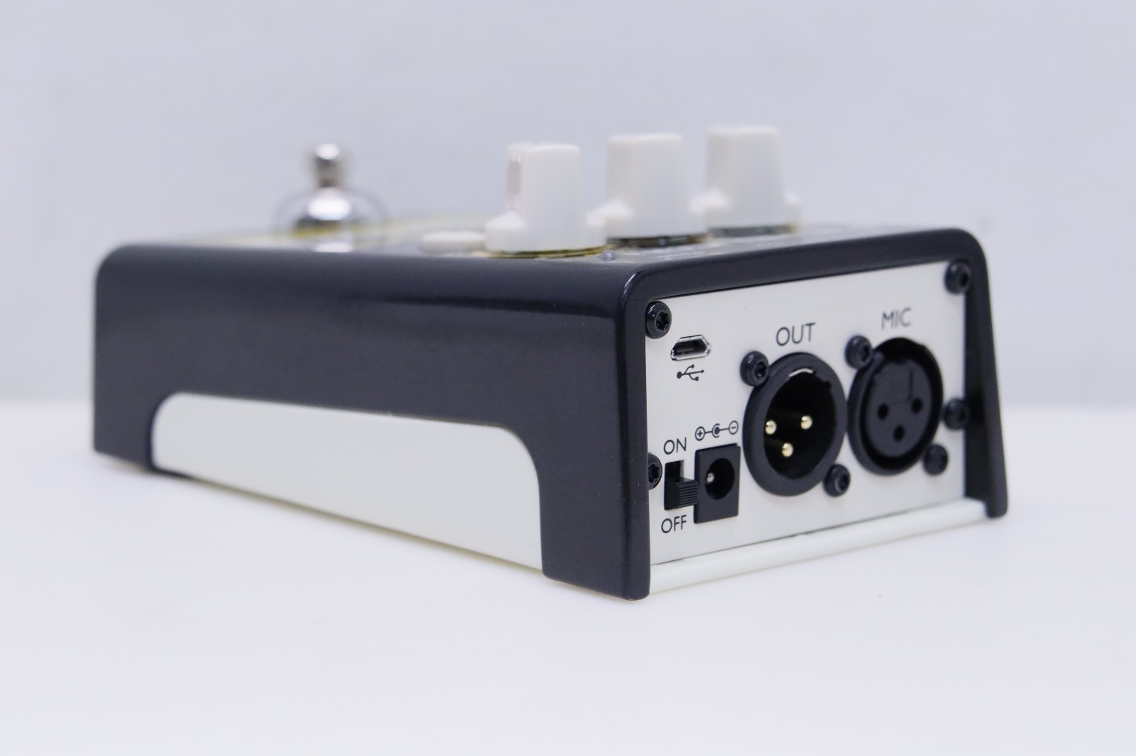 TC Helicon Critical Mass Studio-Quality Vocal Stompbox Large Group-Sound Effects