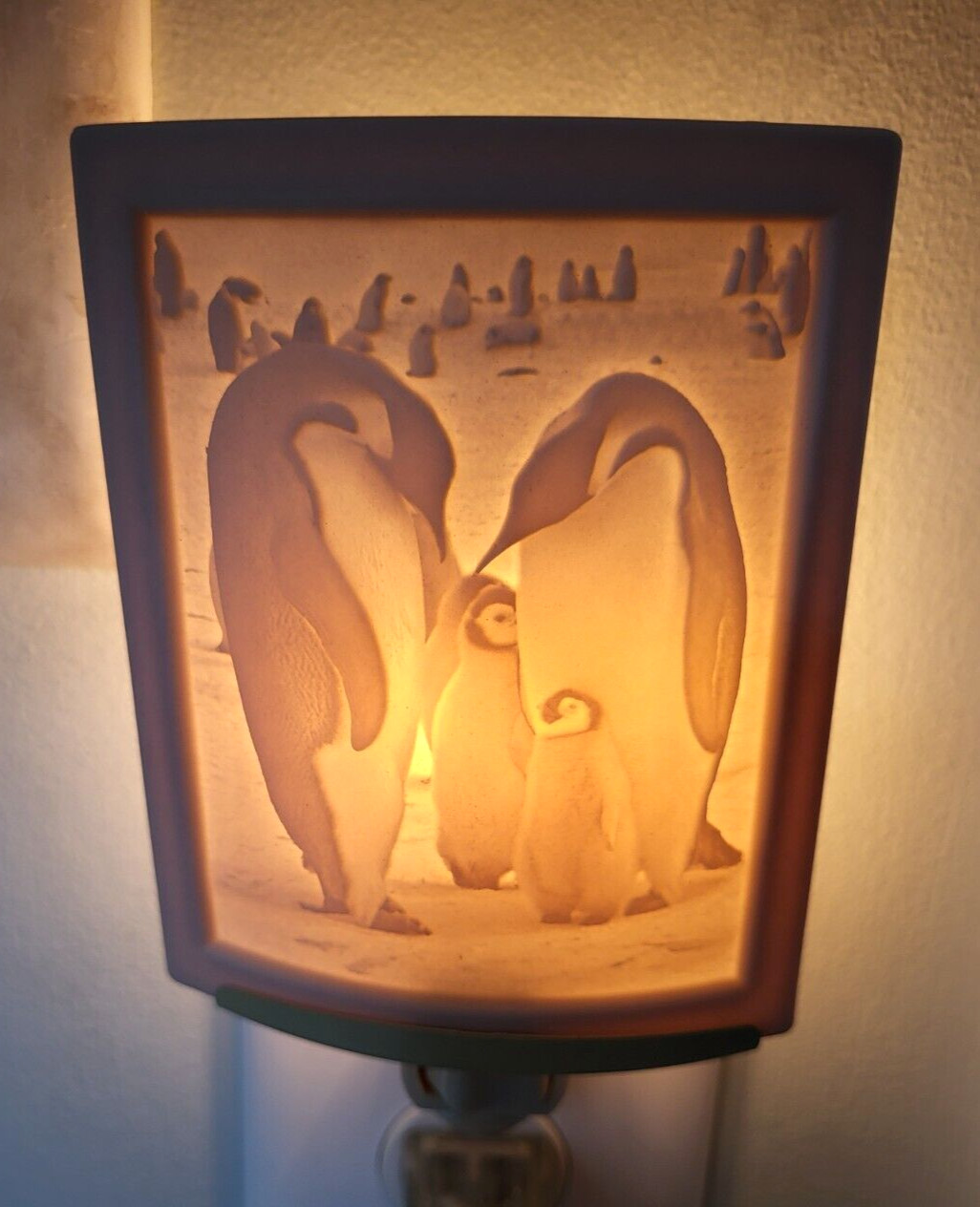 EMPEROR PENGUINS The Porcelain Garden Curved Lithophane Night Light LED