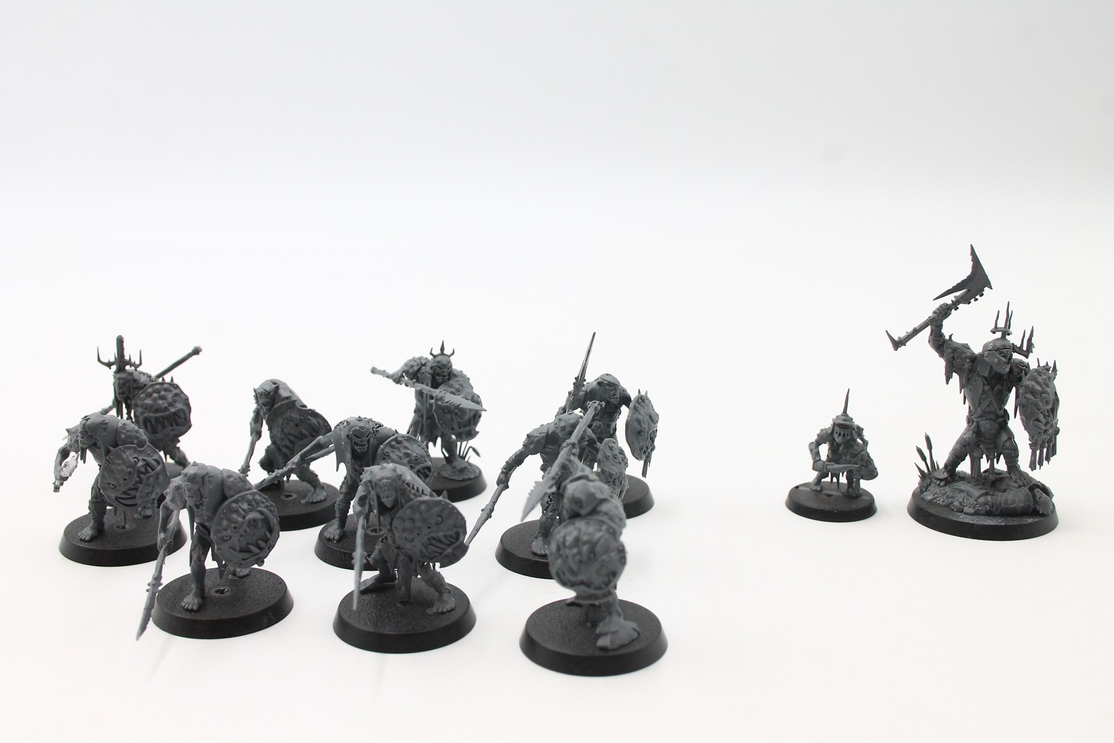 Used Warhammer AoS Orruk Warclans: Killaboss w/Stab-Grot (2), Gutrippaz (10)