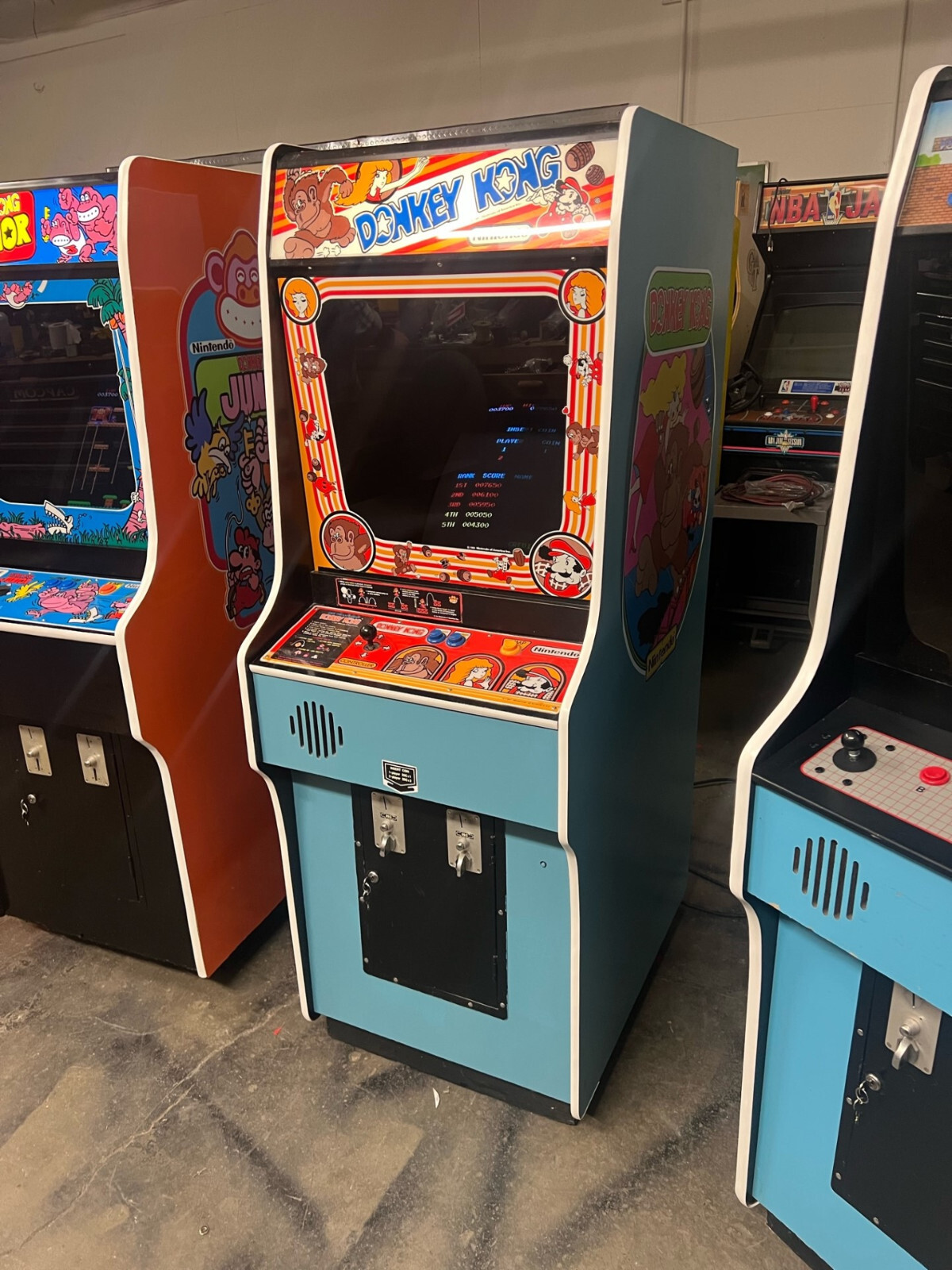 DONKEY KONG ARCADE MACHINE by NINTENDO 1981 (Excellent) *RARE*