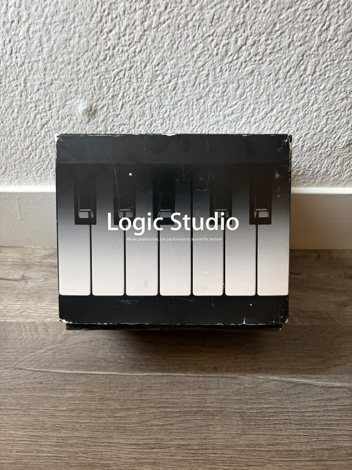 Apple Logic Studio Pro 8 COMPLETE Physical Box Set, DISCS & BOOKLETS INCLUDED