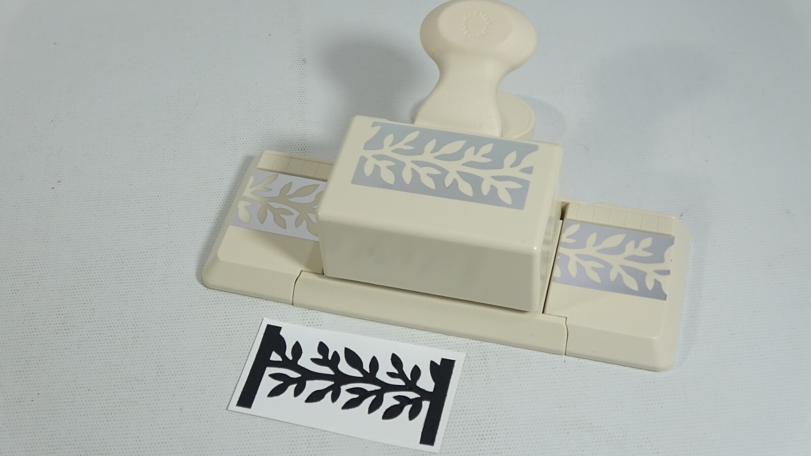 Martha Stewart 2011 Vine Trim Double Edge Punch #42-70018