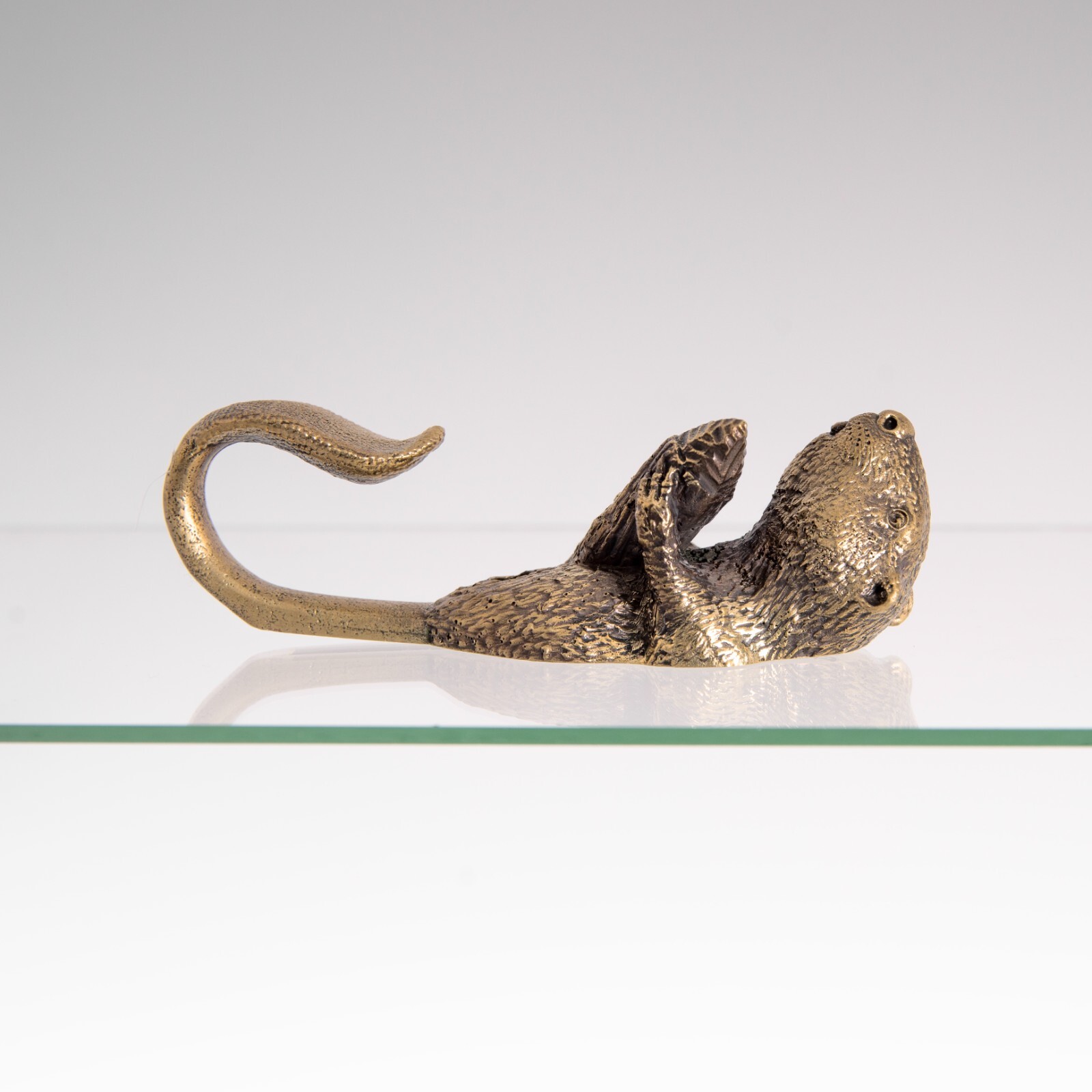 Brass beaver-shaped wall hook, sturdy decorative hook. Wall hooks unique