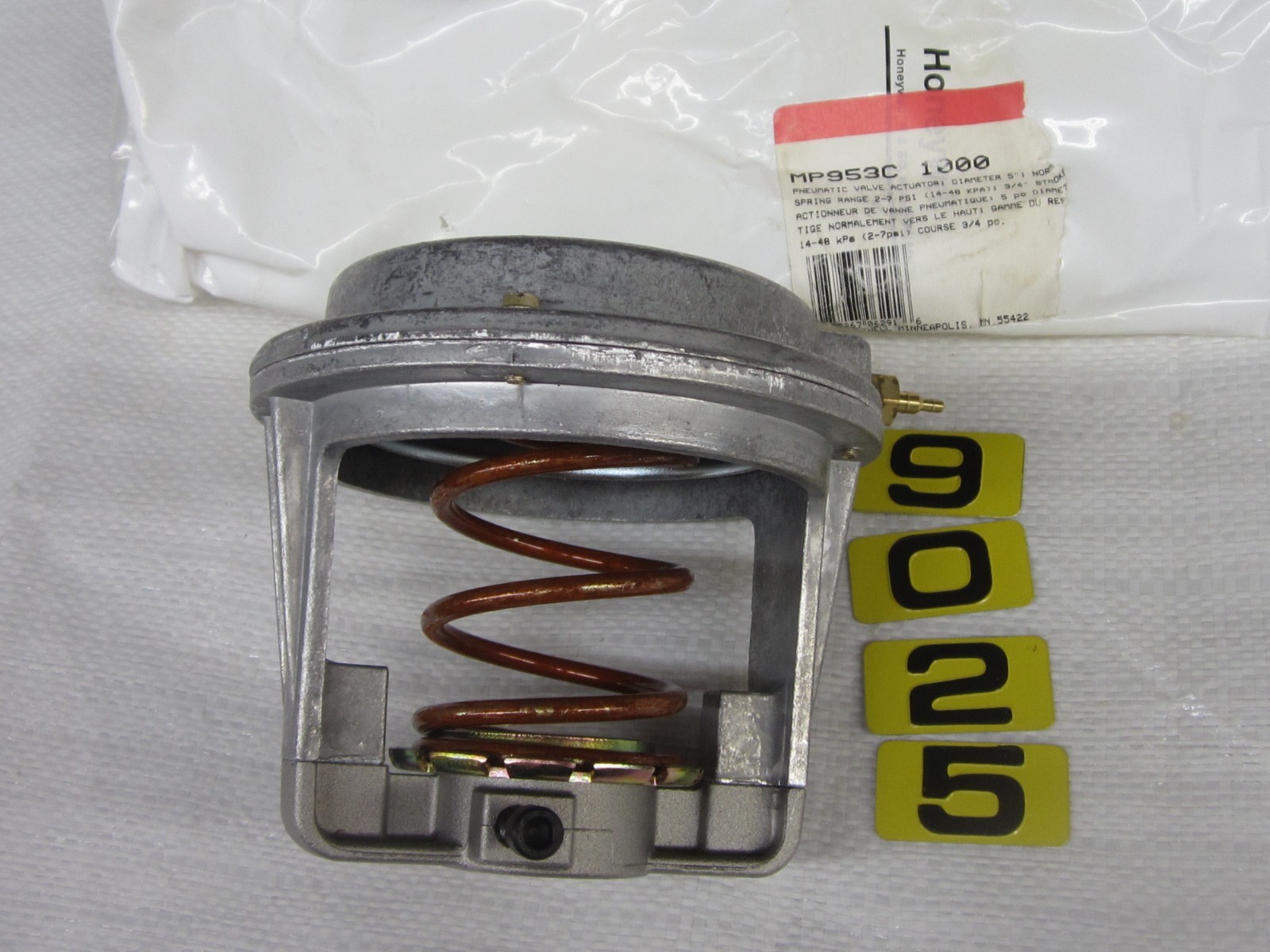 HONEYWELL MP953C 1000 2 PNEUMATIC VALVE  ACTUATOR , NOS
