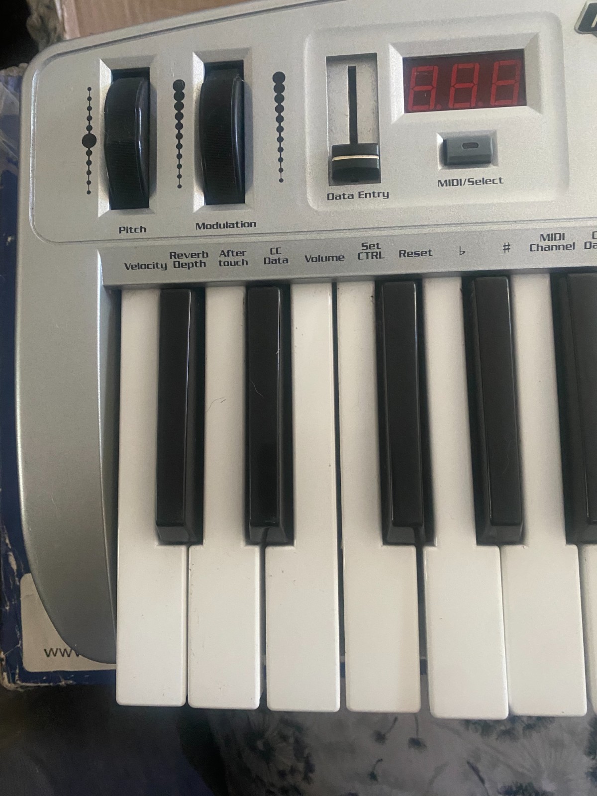 M-Audio Ozone *Midi Keyboard & interface *USB controller *mobile workstation