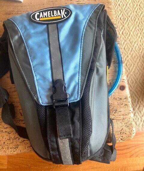 CAMELBAK SIREN SMALL HYDRATION BACKPACK-ZIP POCKETS-LOOKS NEVER USED-BLUE,GREY
