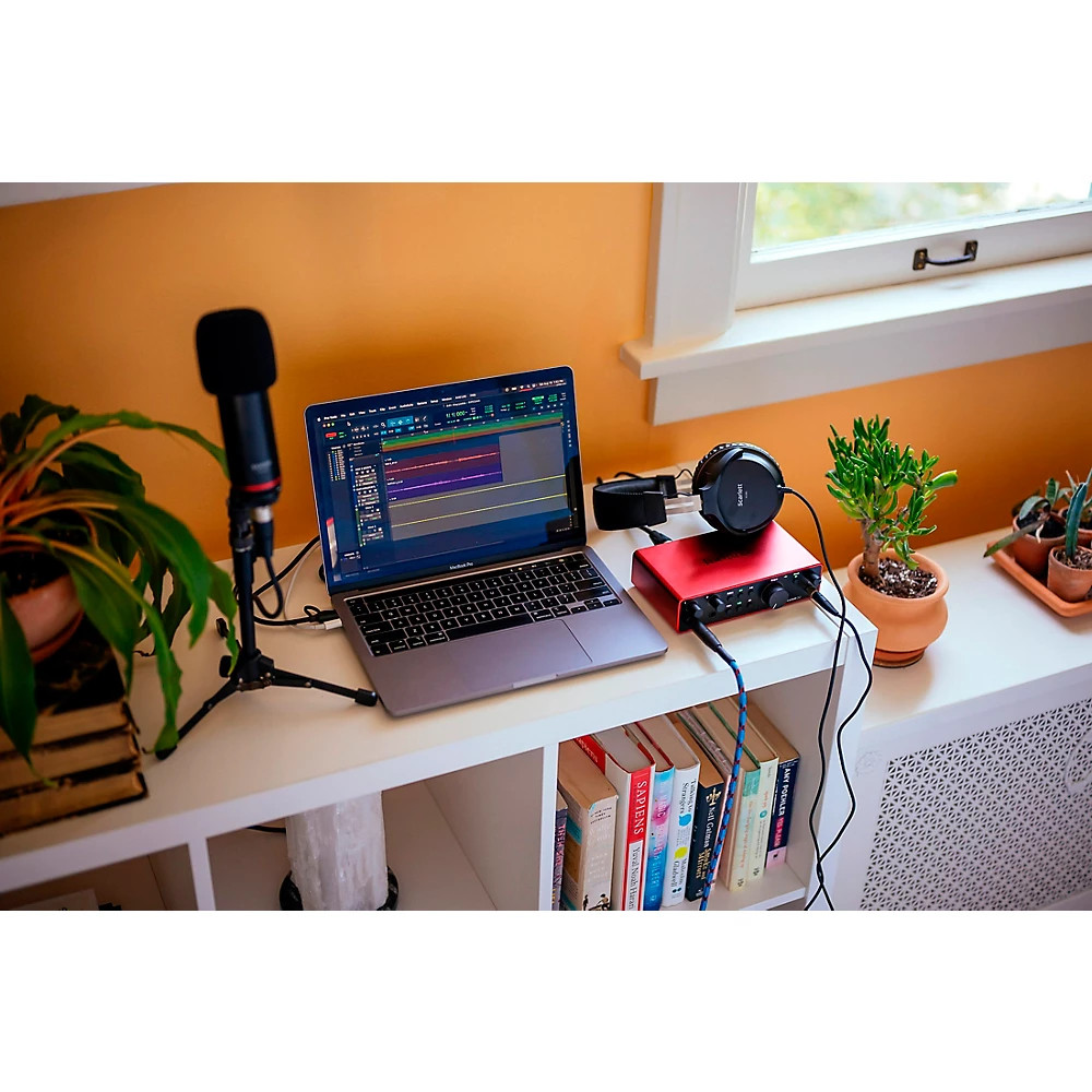 Focusrite Scarlett 2i2 USB-C Audio Interface (Gen 4)