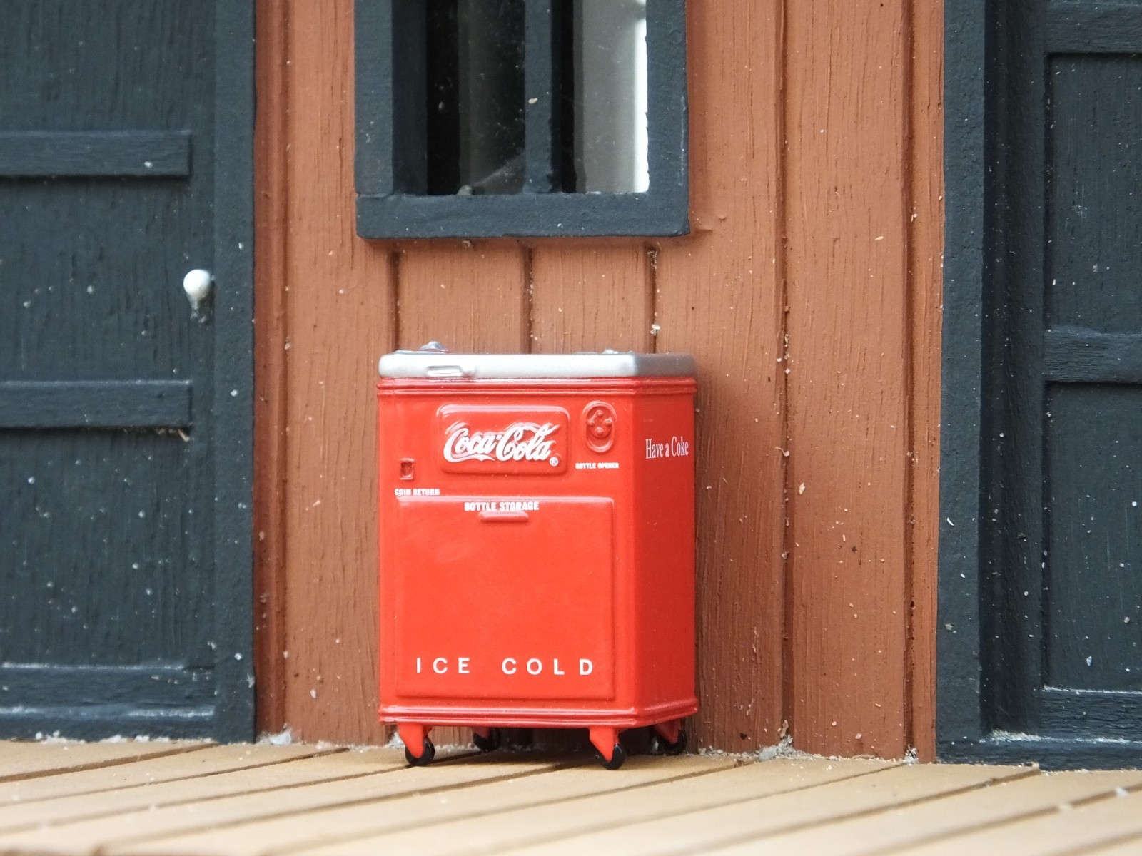 Premium Coca Cola Chest Diecast 1/24 Scale G Scale Diorama Accessory Item
